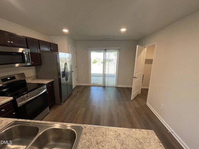 Photo - 1028 Peony Ln