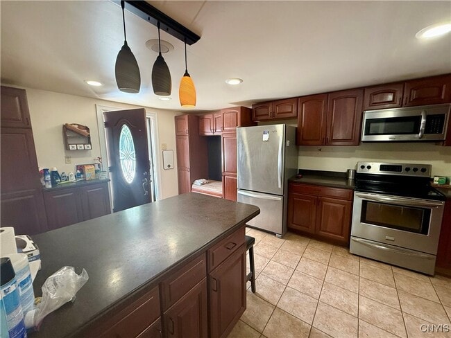 Building Photo - 379 Pawling St Rental