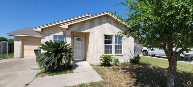 Building Photo - 2009 Recently Updated 4 Bedroom 2 Bath! Rental