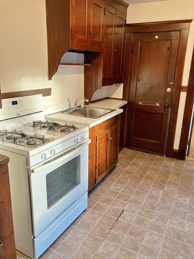 Photo - Available NOW! 1 BED 1 BATH in prime Quincy location! Unidad 1R