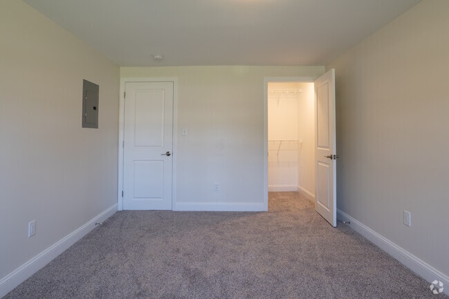 1-B 1BR, 560sf - Westgate Arms