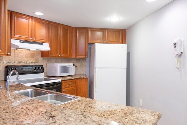 Photo - 10257 NW 9th St Cir Unidad 106-10