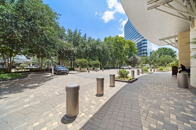 Building Photo - 1901 Post Oak Blvd Unit 2504