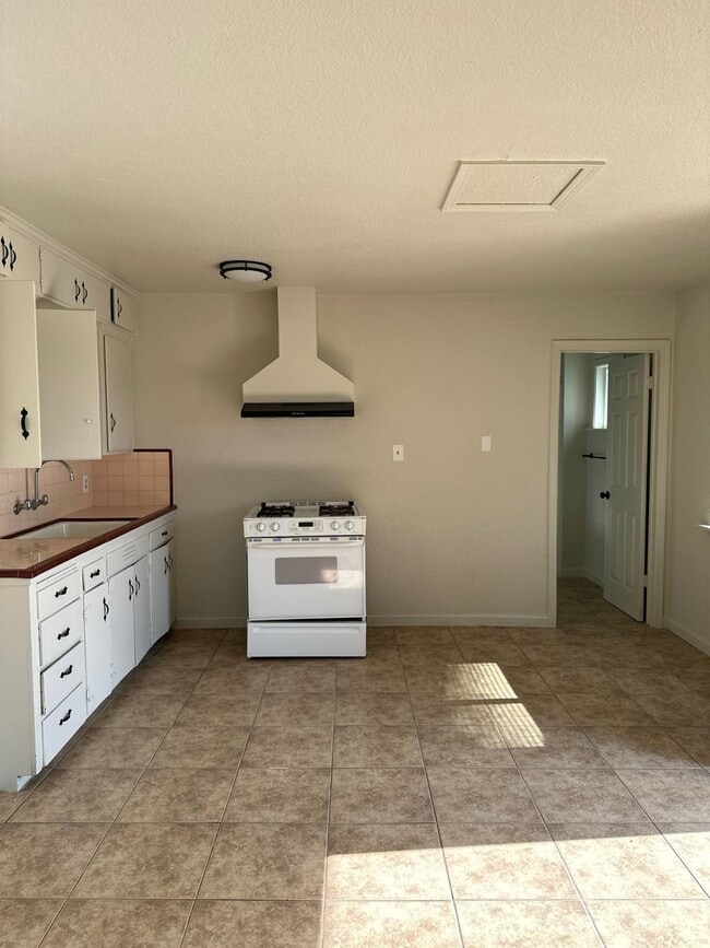 Photo - 1161 Letts Ave