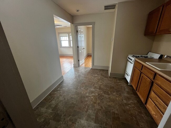 Building Photo - 2611 A St Unit C