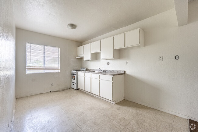 1BR, 1BA - 800SF - Kitchen