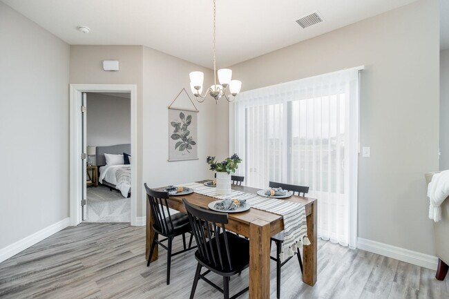 Photo - Beautiful 2BR/2BA Unit Available in Senior Living Community (55+) Unidad 1