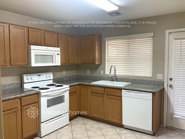 Photo - 834 E Impreria St