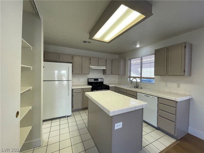 Photo - 8348 Pendragon Cir