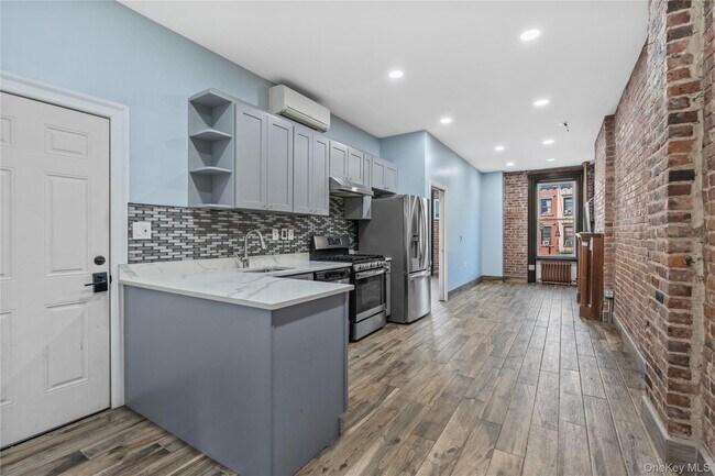 220 E 116th St Unit 3rd Floor