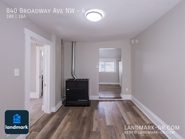 Photo - 840 Broadway Ave NW Unidad 4