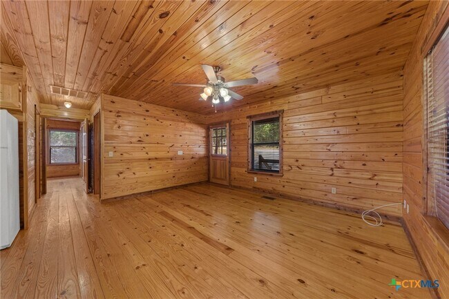 Photo - 1466 Bonnyview Dr