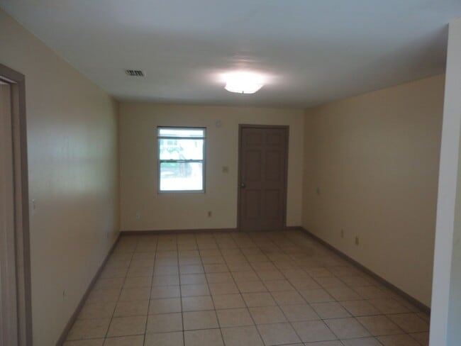Photo - Nice 4 bedroom/2 Bathroom home