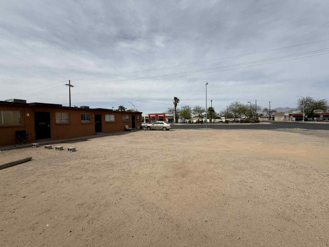 Photo - 705 W Irvington Rd