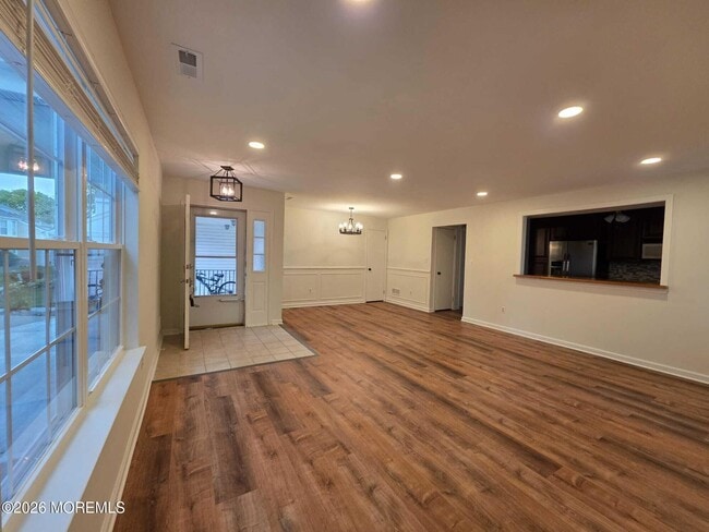Photo - 129 Tulip Ln