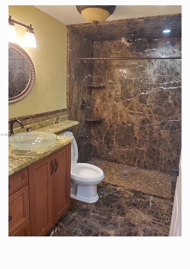 Photo - 290 E 65th St