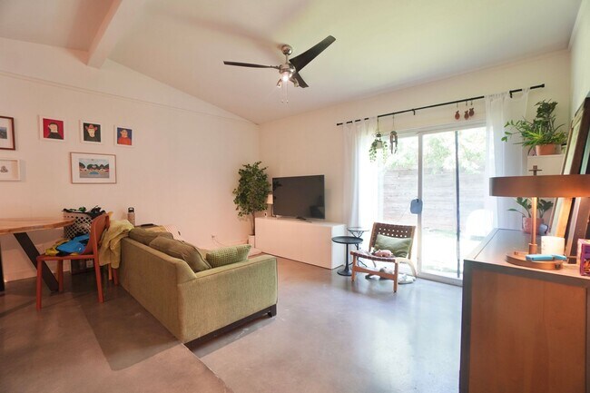 Photo - 1117 Mariposa Dr Unit B