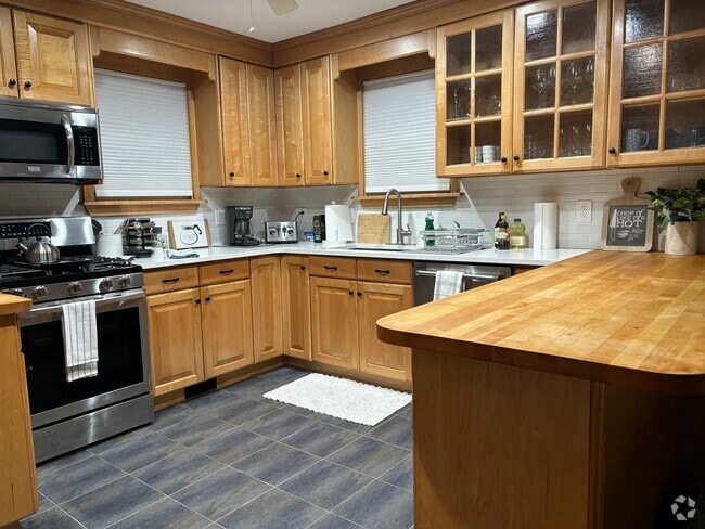Building Photo - 435 Vassar Rd Rental