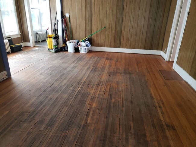 Photo - 415 NE Oak St