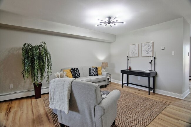 Photo - 2705 Walnut St