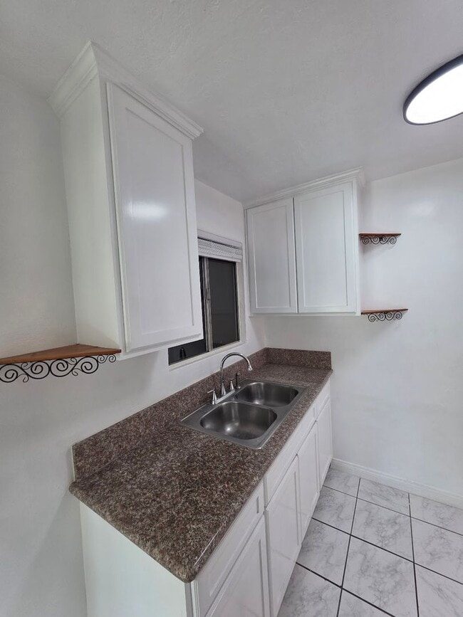 Photo - UPGRADED AND FRESH UPPER 1BD/1BA DOWNTOWN ... Apartment Unit 125B