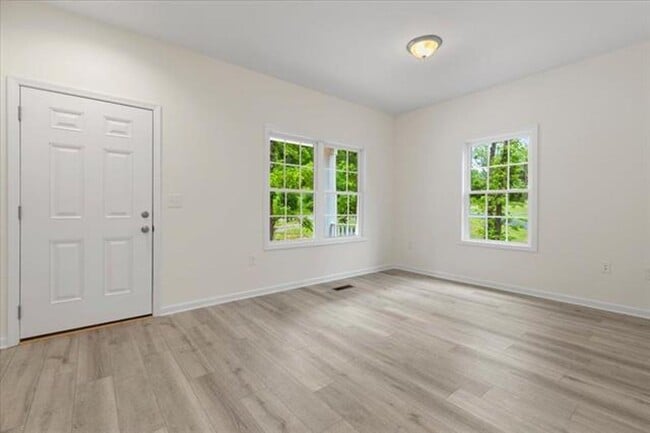 Photo - 5 BED 2.5 BATH HOME LOCATED IN BLACKSBURG