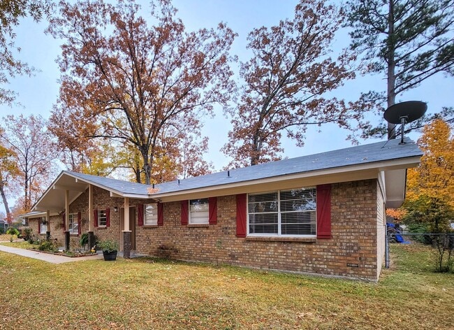Building Photo - Available Now, PG 4 Bedroom Rental