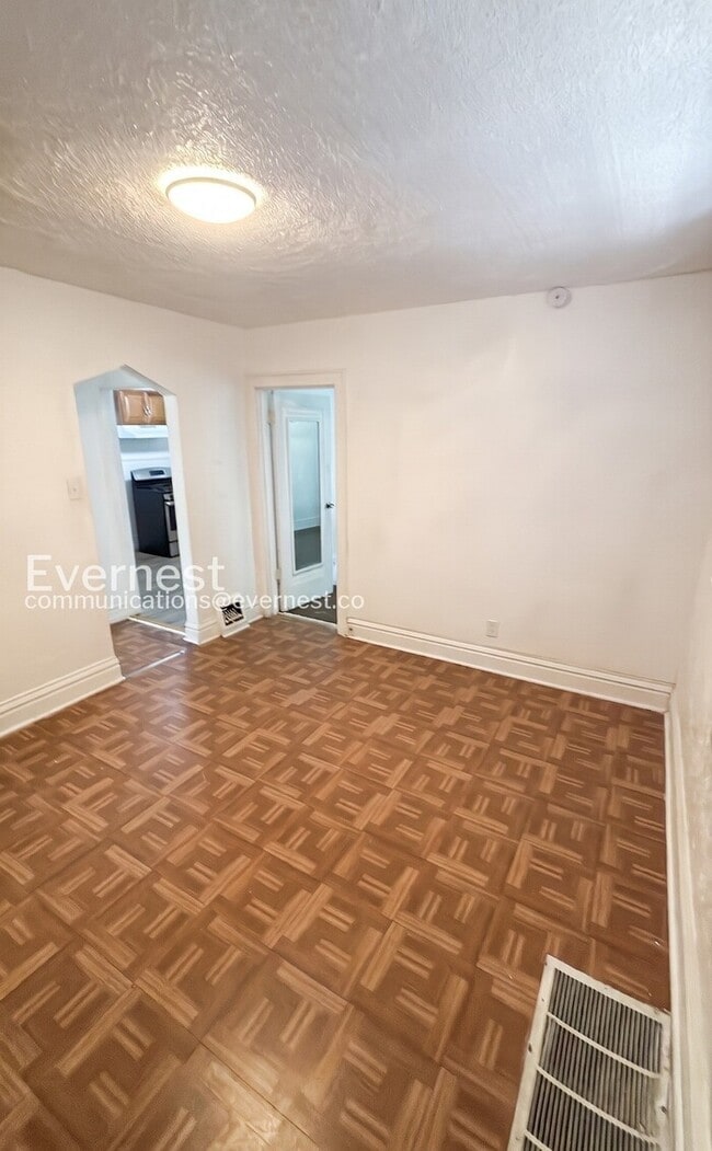 Photo - 3 Bed/2 Bath Home with Fenced Yard / Vouchers Accepted / Available Now!