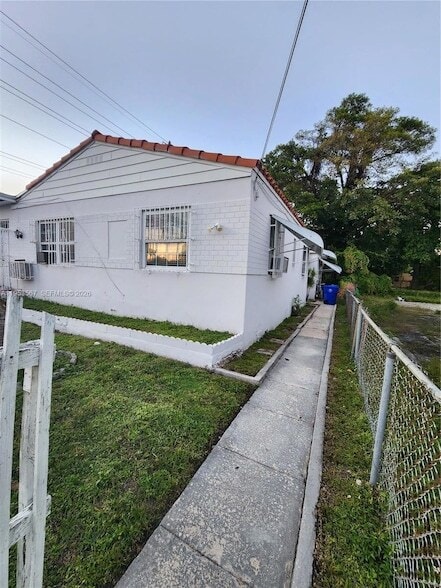 Photo - 405 NW 64th St Unidad 2