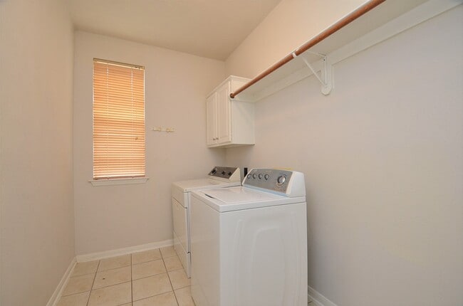 Building Photo - 1218 Irish Mist Ct