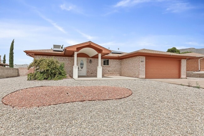 Building Photo - 3 Bedroom 2 Bathroom