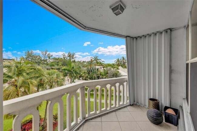 Building Photo - 3199 S Ocean Dr Unit 402