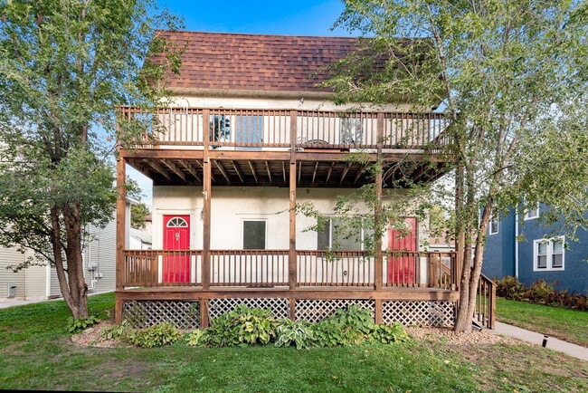 Building Photo - 2407 Buchanan St NE Unit 1