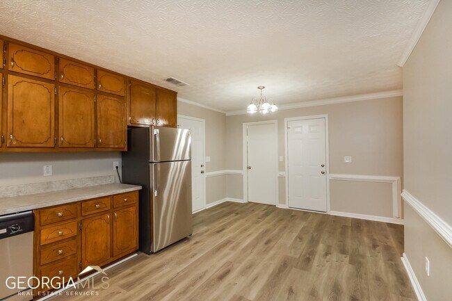 Photo - 865 Navajo Trail