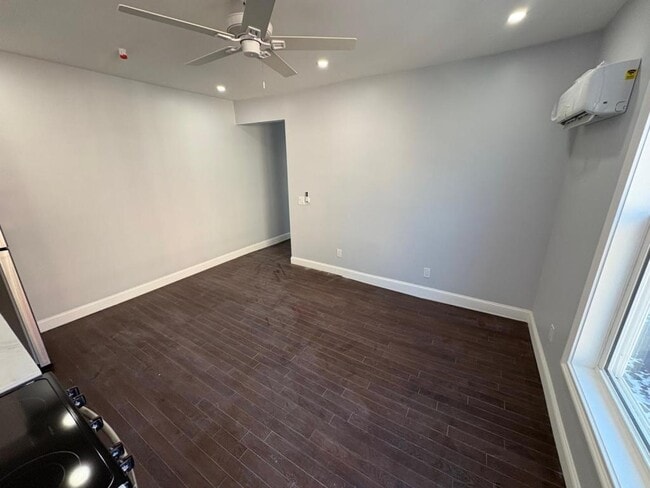 Photo - 202 Carlisle St