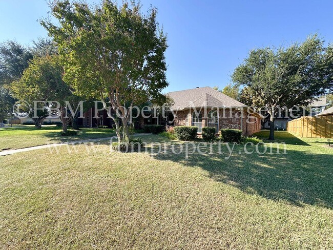 Photo - 803 Lakeway Dr