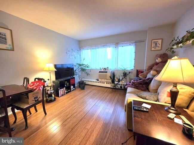 Building Photo - 2101-17-2117 Chestnut St Unit 711