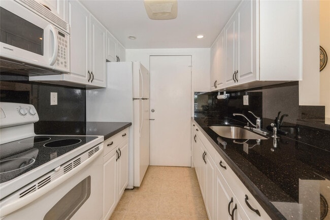 Building Photo - 720 Orton Ave Unit 306