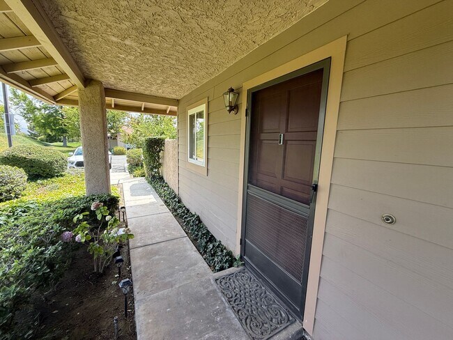 Photo - Charming 2 Bedroom Condo for Rent in Newhall!
