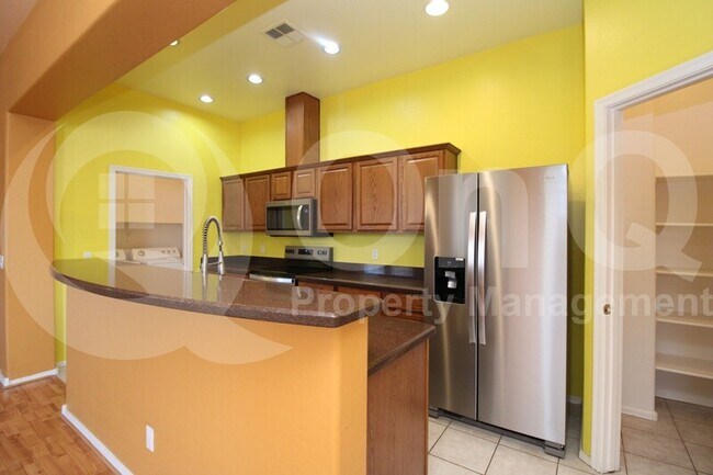 Photo - 1225 N 36th St Unidad 2075