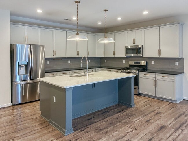 Photo - 4 Bedroom, 3.5 Bathroom in Magnolia Green