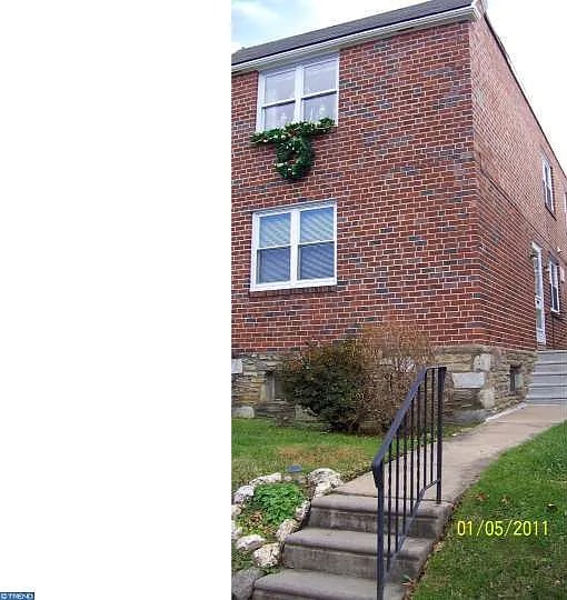 Building Photo - 6405 Shelbourne St Unit 2