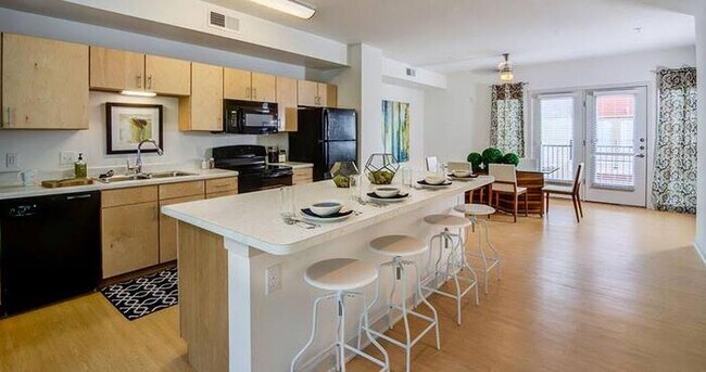 Photo - 1011 S Frio St Unidad b6