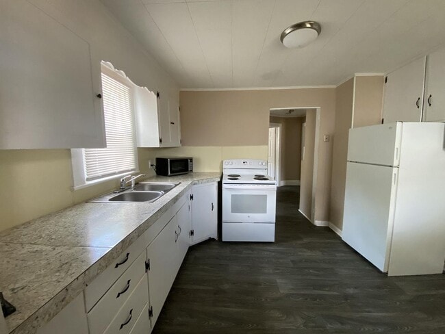 Photo - Cute two bedroom house in quiet neighborhood