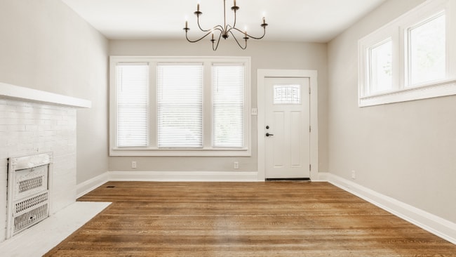 Photo - 3844 Broadway St