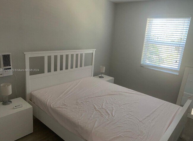 Photo - 1150 SW 22nd St Unidad 1