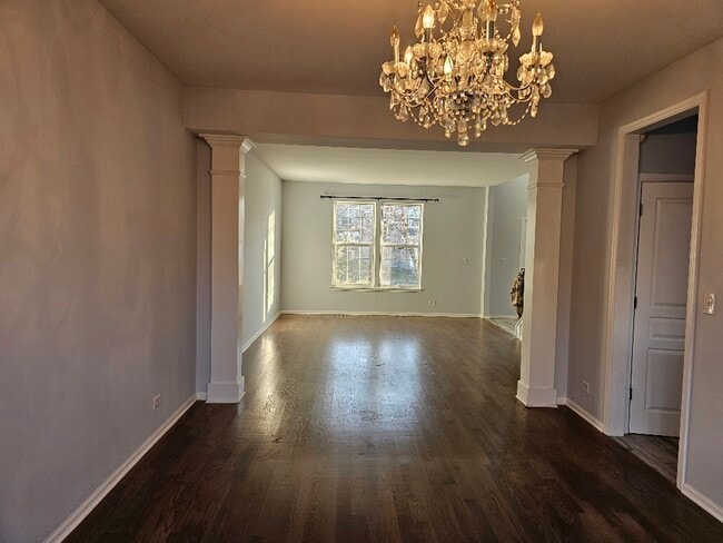 Photo - 113 English Oak Ln