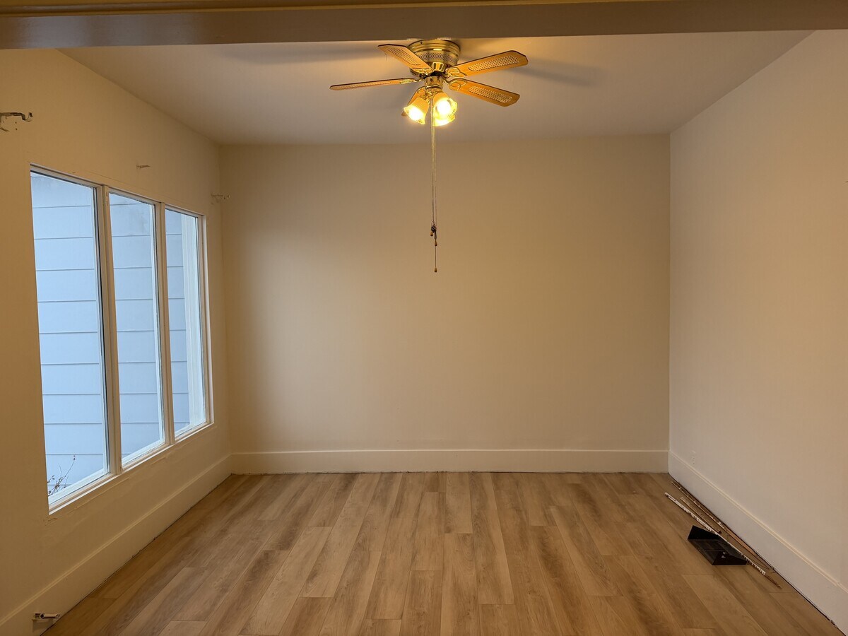 Photo - 410 Leslie Ave Unit 1