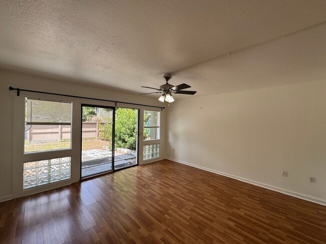 Photo - Lovely 2 Bedroom, 1.5 Bathroom Home in Orlando! Minutes from Top Attractions!! (Water Included!)