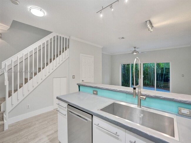 Photo - 835 NE 19th Ave